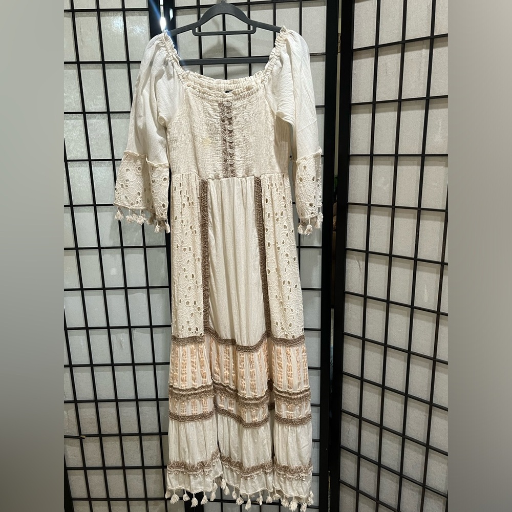 ME 2 MAGIC Boho CREAM EYELET Tiered Maxi Dress WITH BURLAP LACE TRIM, SIZE S
